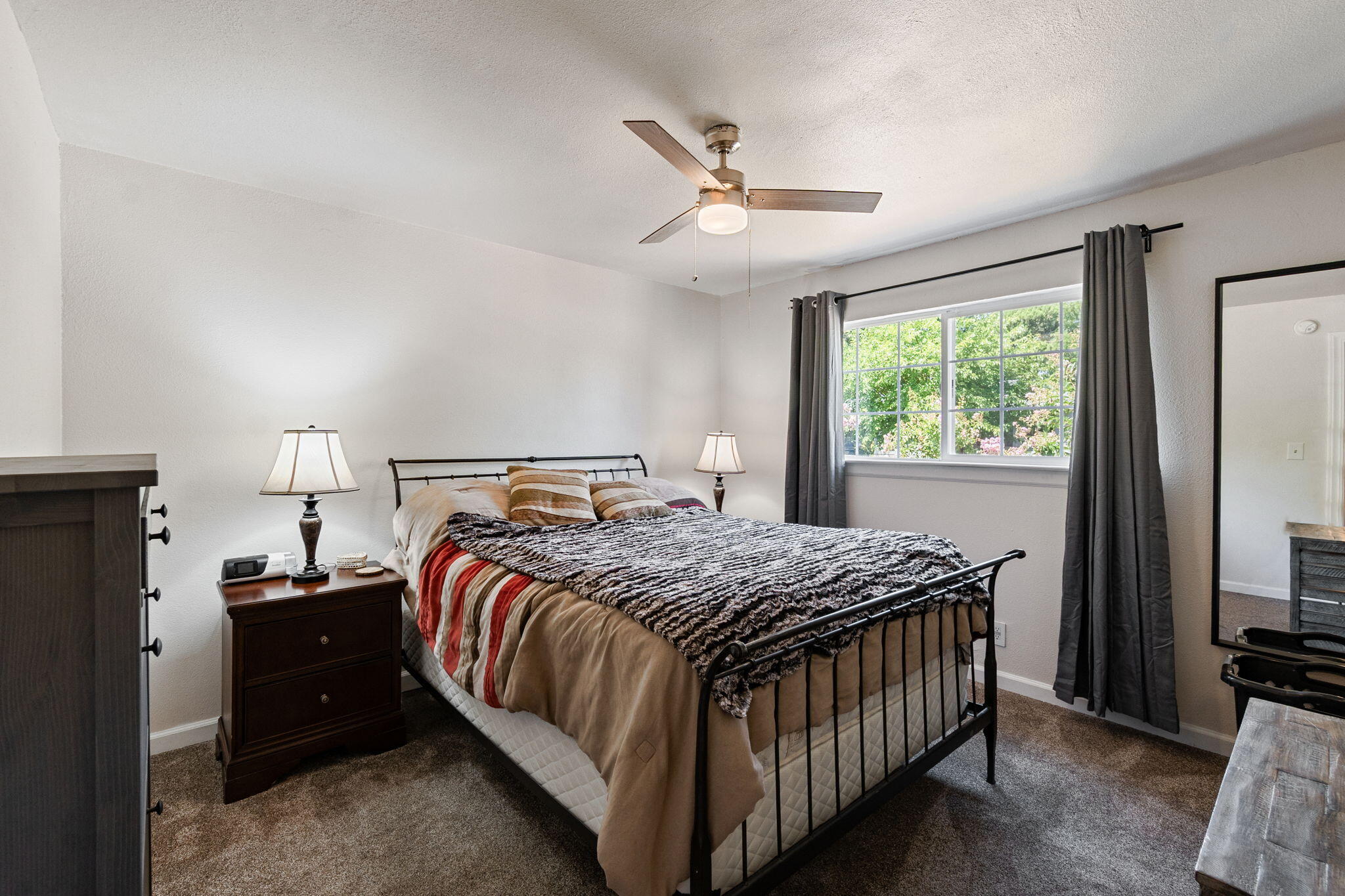 3923 Meteor Street Redding, CA 96002 - Photo 14 of 31 Bedroom