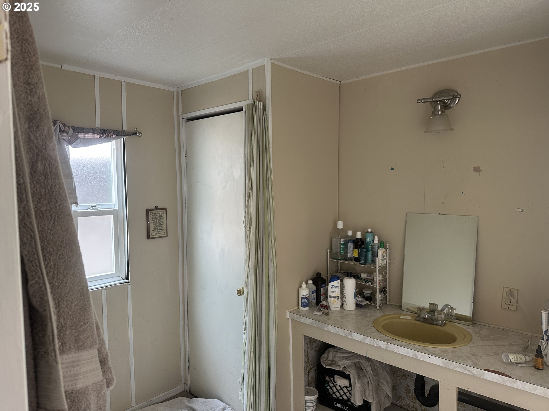 47775 Berry Street, Unit D6 Oakridge, OR 97463 - Photo 13 of 18 a bathroom with a sink and a mirror