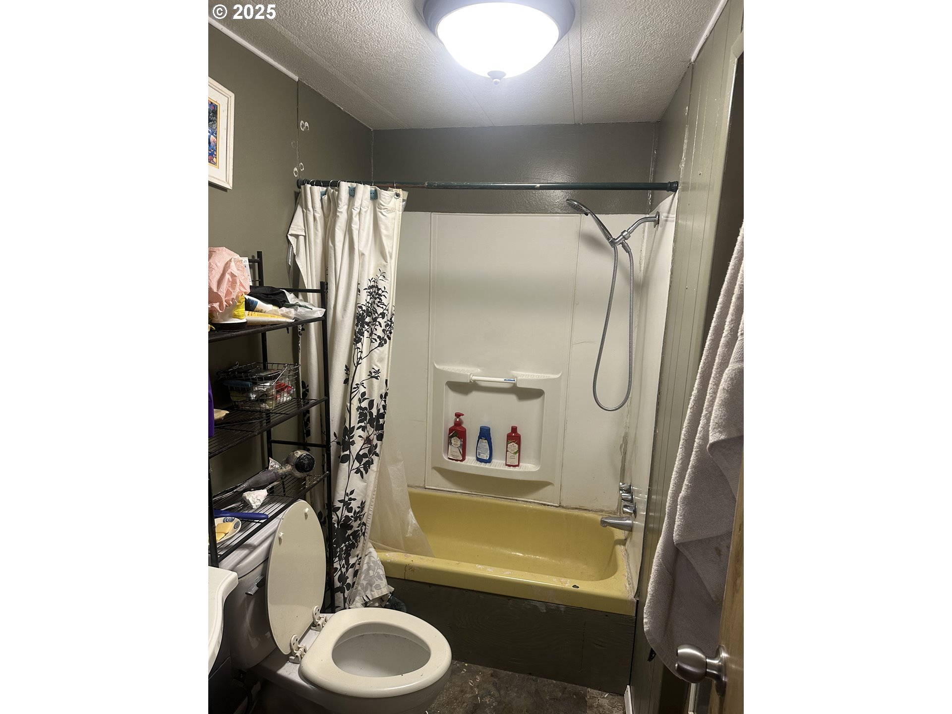 47775 Berry Street, Unit D6 Oakridge, OR 97463 - Photo 14 of 18 a bathroom with a sink toilet and shower