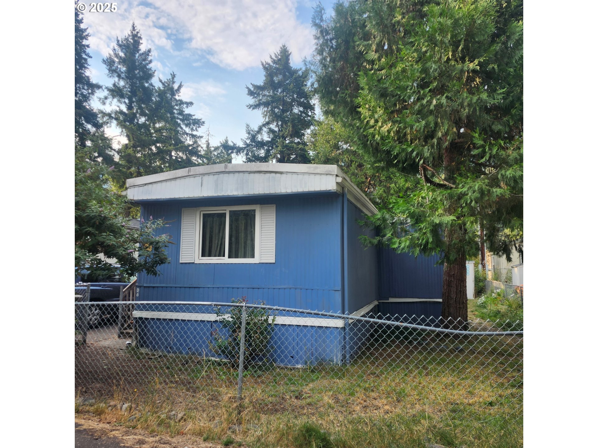47775 Berry Street, Unit D6 Oakridge, OR 97463 - Photo 3 of 18 a front view of a house with a garden