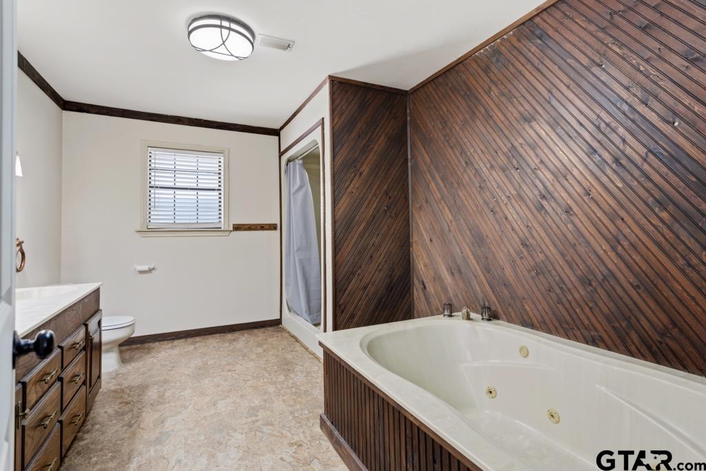 1887 Shiloh Estates Road Chandler, TX 75758 - Photo 15 of 48