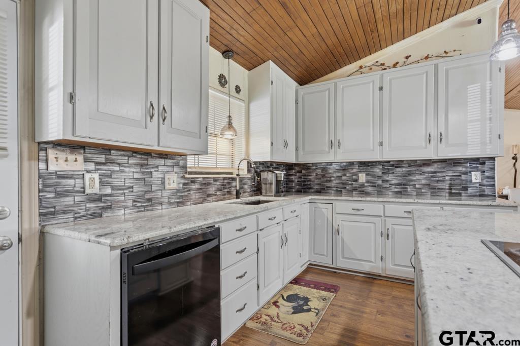 1887 Shiloh Estates Road Chandler, TX 75758 - Photo 10 of 48