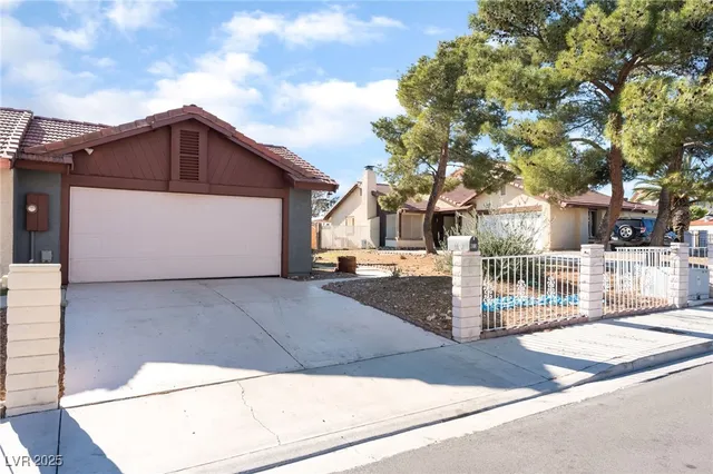 $2,075 | 8813 Pavia Drive, Las Vegas, NV 89117