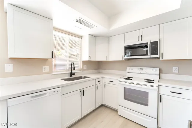 $2,075 | 8813 Pavia Drive, Las Vegas, NV 89117