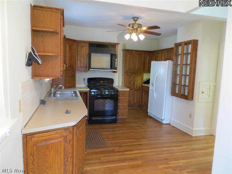 3312 Braemar Road Cleveland, OH 44120 - Photo 4 of 19 Large, bright eat-in kitchen