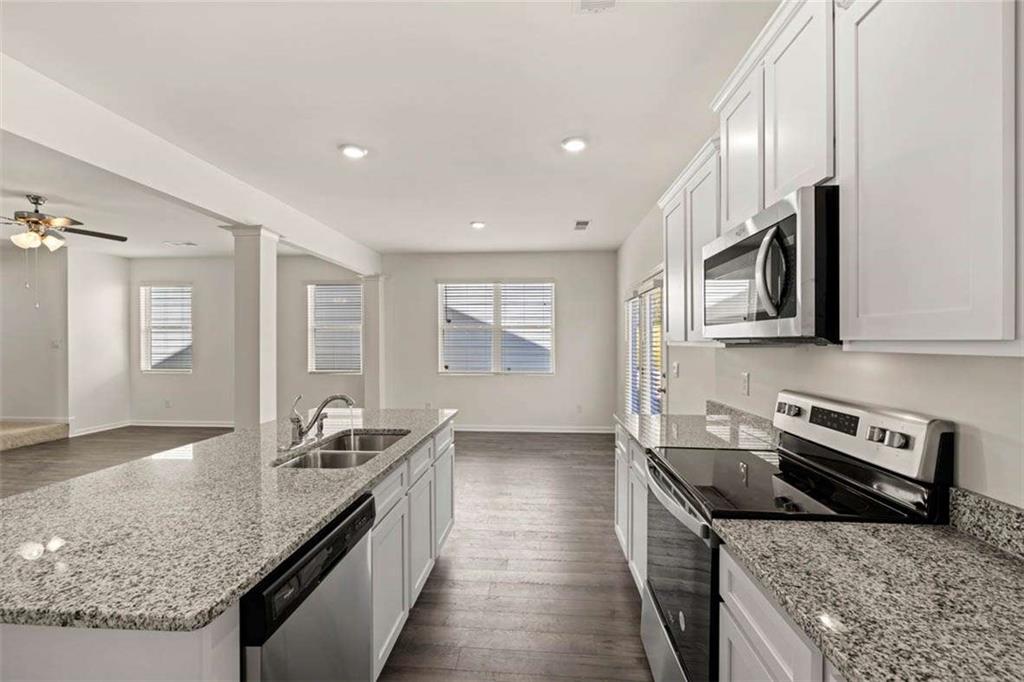 322 Friendship Oak Way Hampton, GA 30228 - Photo 8 of 32