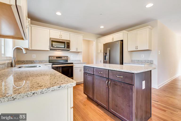 6722 Hemlock Point Road New Market, MD 21774 - Photo 4 of 9 Kitchen with center island