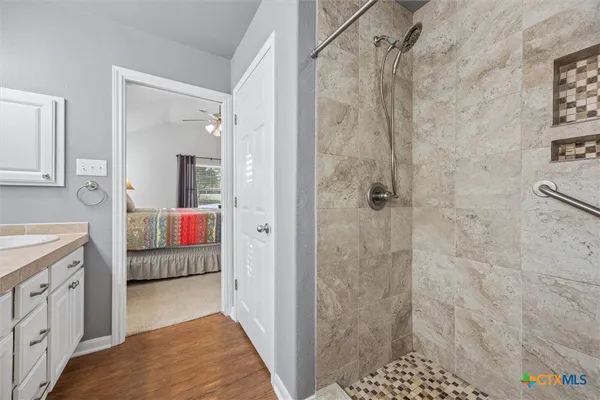 a en suite bathroom with a shower