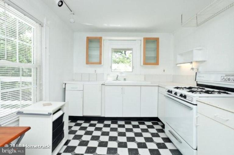 4547 Schenley Road Baltimore, MD 21210 - Photo 11 of 30 In-Law Suite