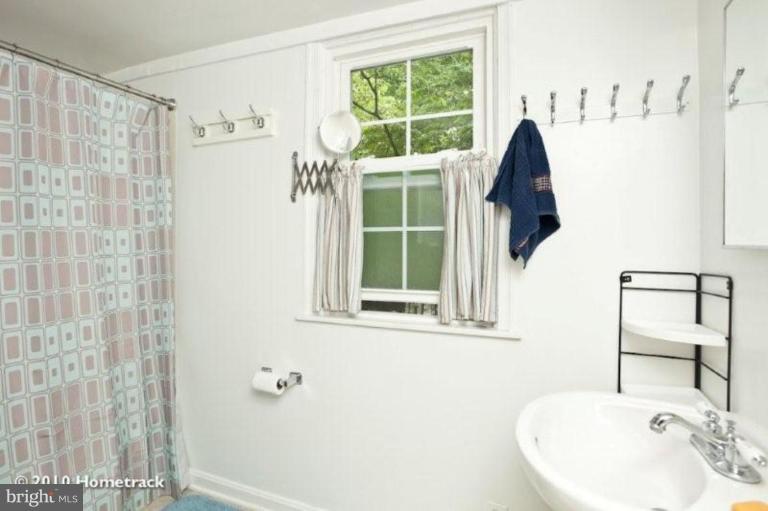 4547 Schenley Road Baltimore, MD 21210 - Photo 20 of 30 Bath #1