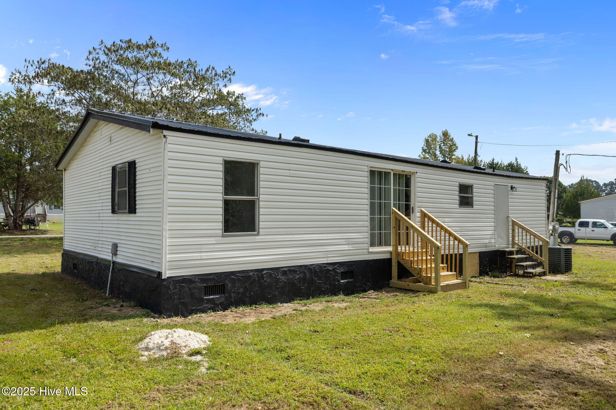 117 Boone Street Murfreesboro, NC 27855 - Photo 3 of 34 2-web-or-mls-IMG_7103