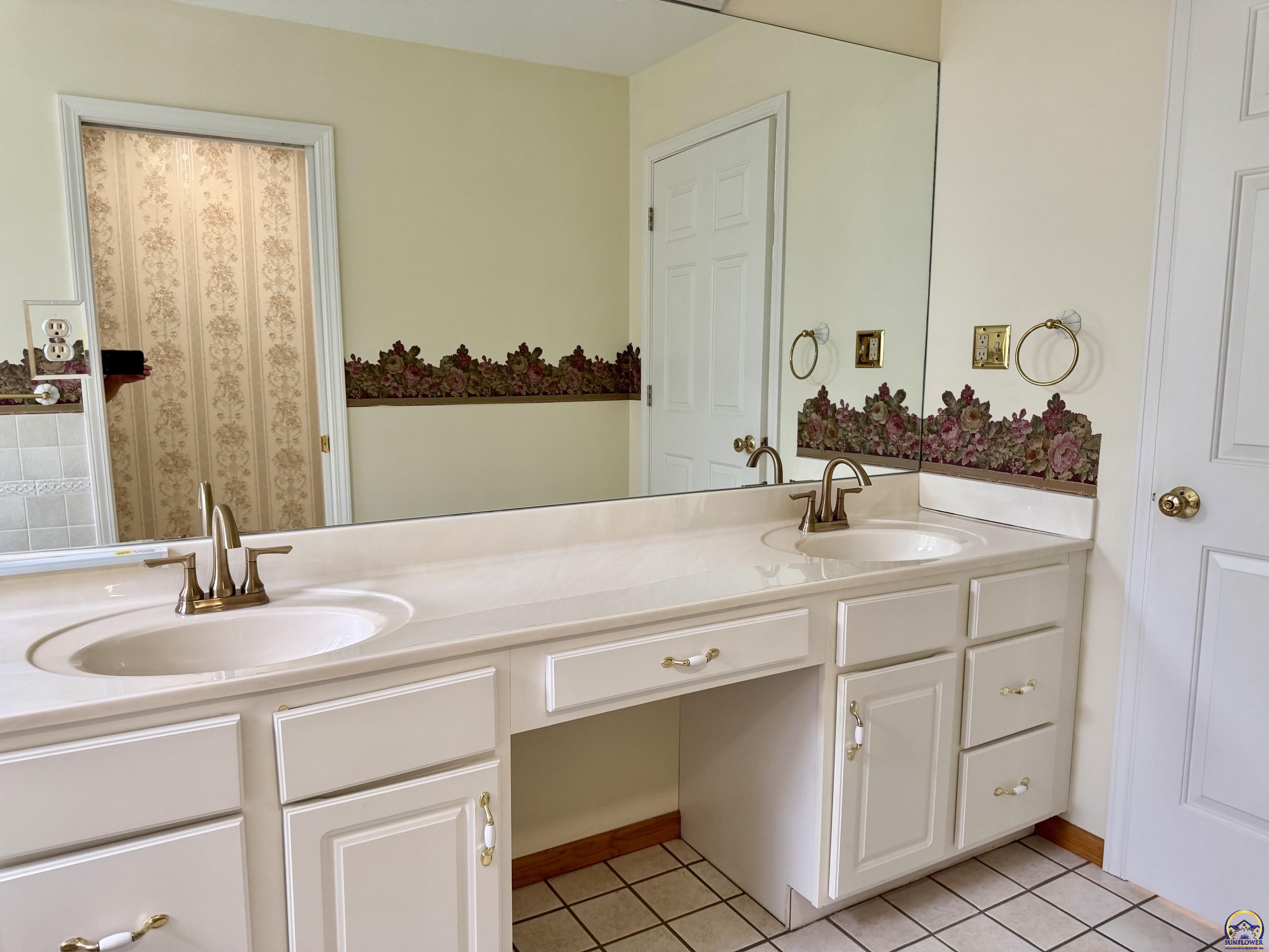 2027 Southwest West Trail Road Topeka, KS 66615 - Photo 30 of 56