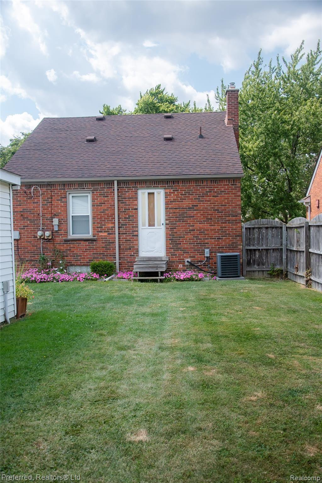 9341 Rosedale Boulevard Allen Park, MI 48101 - Photo 33 of 36 DSC_8492.jpg