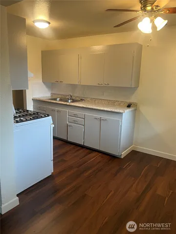 $1,500 | 609 Shattuck Avenue South, Unit 8, Renton, WA 98057