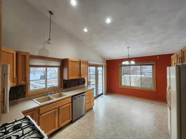 $324,900 | 2715 North Wuthering Hills Drive, Janesville, WI 53546