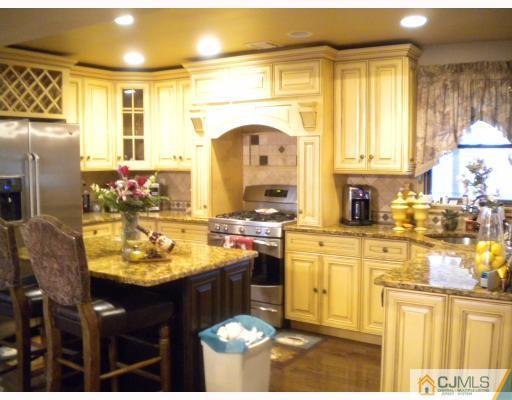 13 Crescent Road Edison, NJ 08817 - Photo 3 of 9