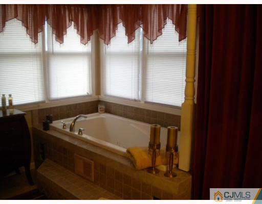 13 Crescent Road Edison, NJ 08817 - Photo 5 of 9