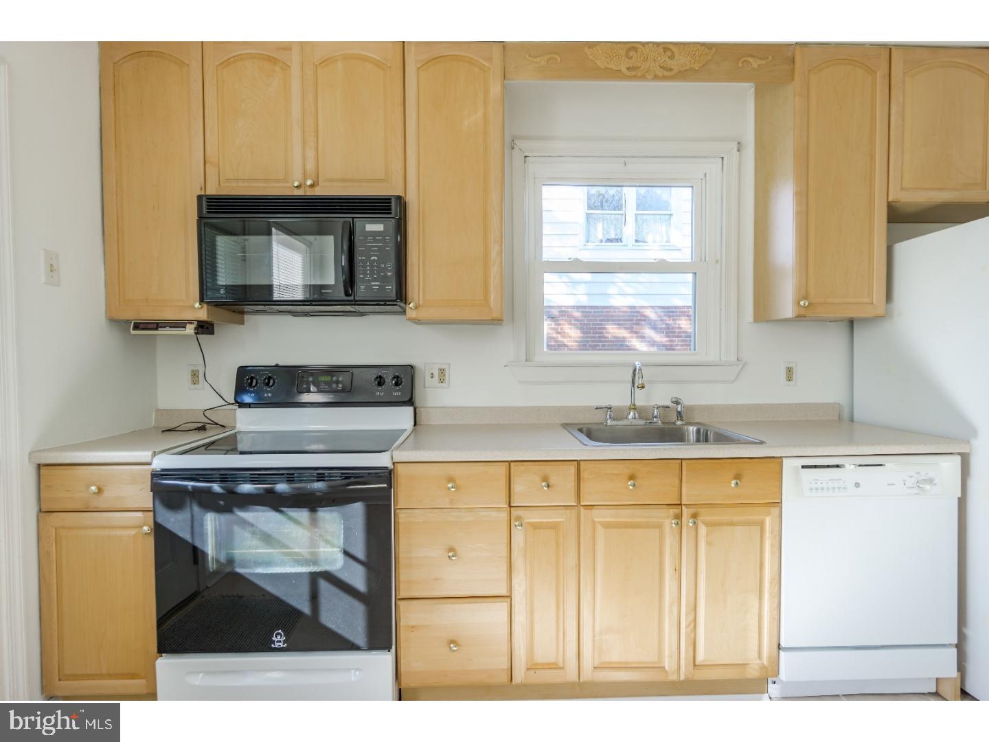 19 South Malin Road Broomall, PA 19008 - Photo 8 of 25 Kitchen