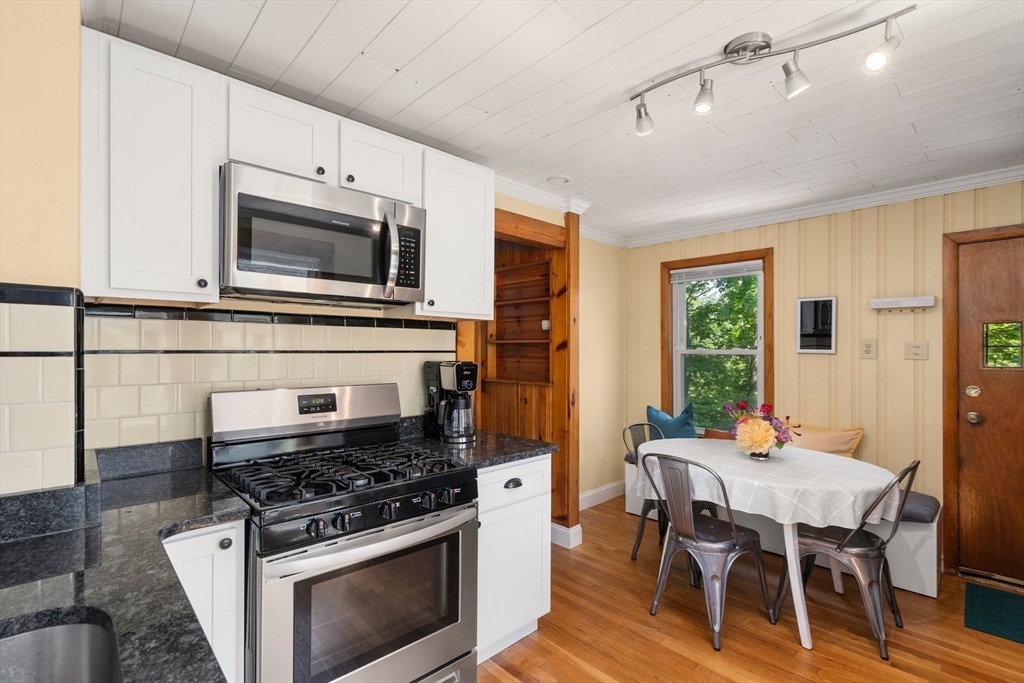 352 Whiting Avenue Dedham, MA 02026 - Photo 5 of 31