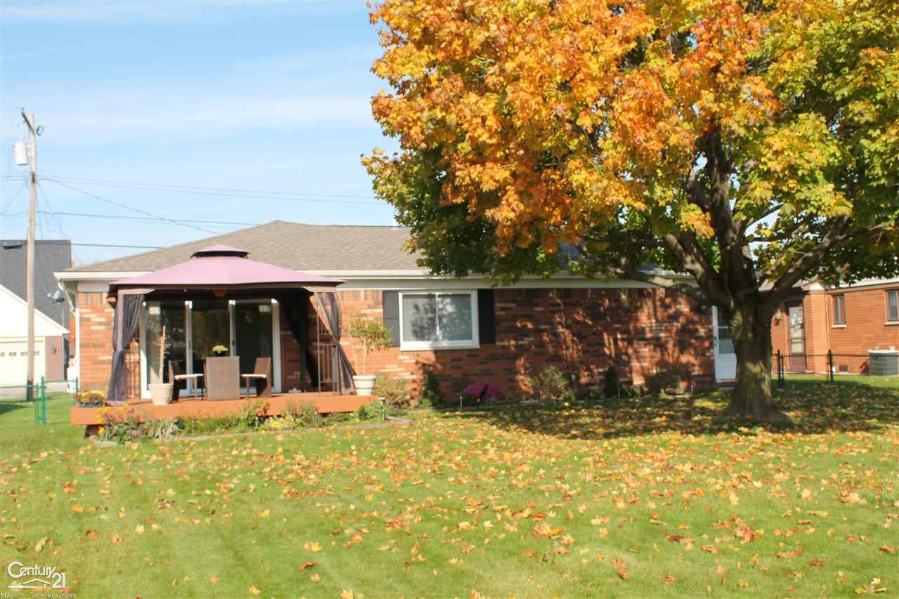 7235 Cardinal Road Algonac, MI 48001 - Photo 21 of 22 31306814-20.JPG