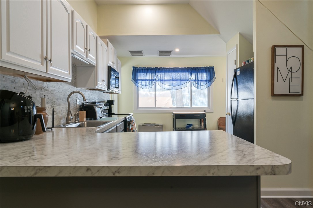 207 Vantage Drive Camillus, NY 13031 - Photo 15 of 34