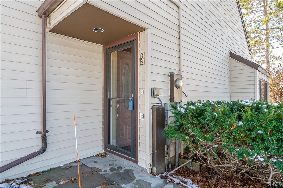 207 Vantage Drive Camillus, NY 13031 - Photo 3 of 34