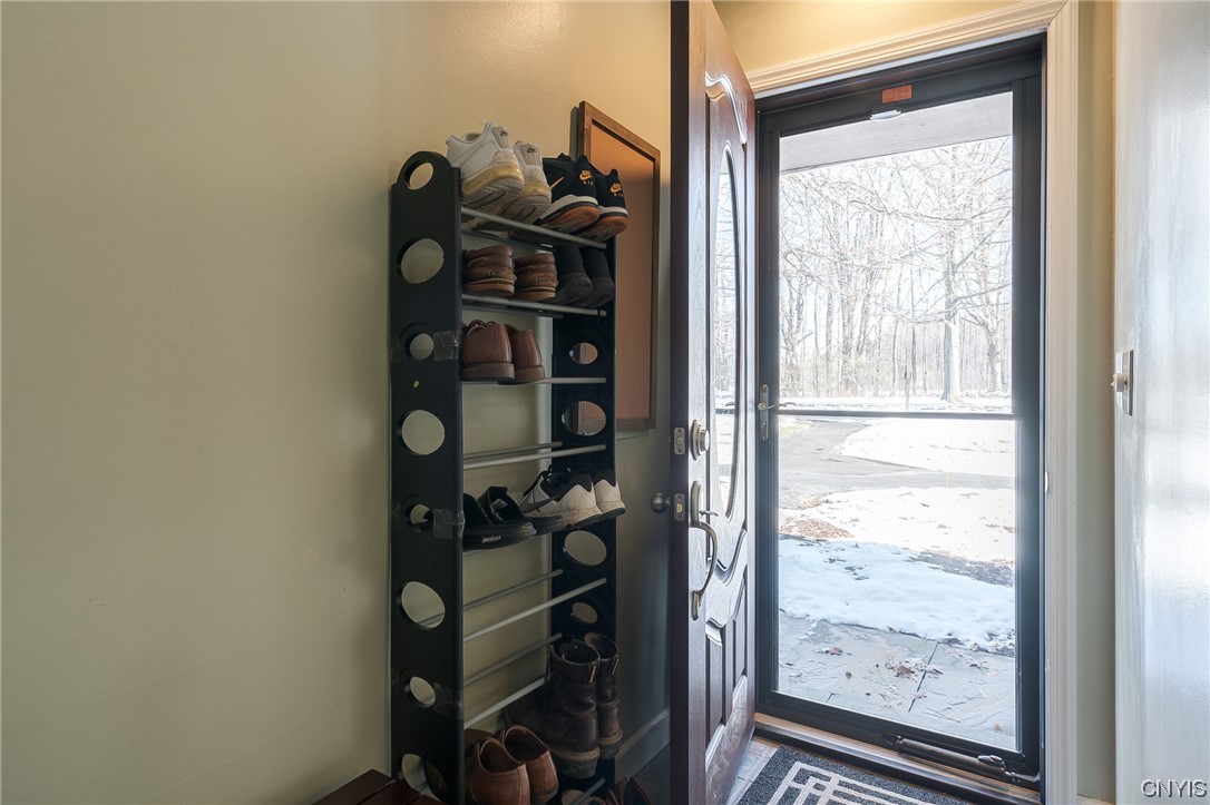 207 Vantage Drive Camillus, NY 13031 - Photo 4 of 34