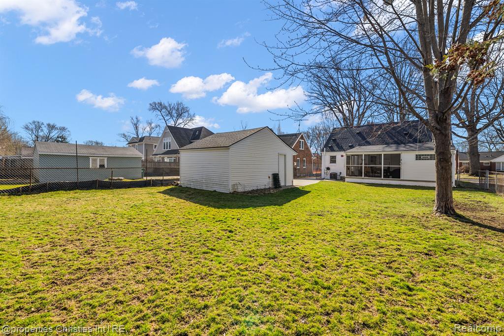 2205 Pembroke Road Birmingham, MI 48009 - Photo 33 of 36