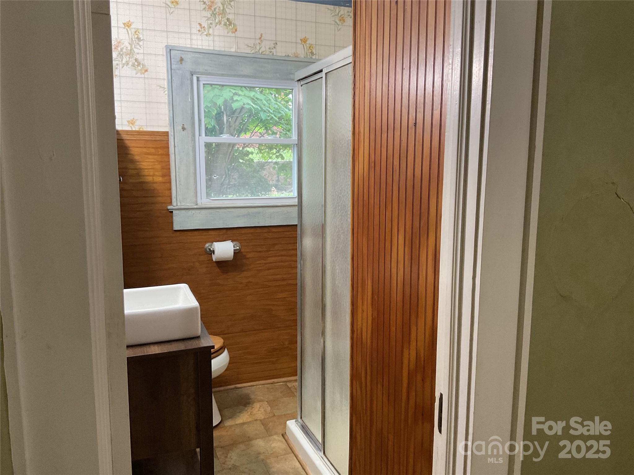 402 Connelly Springs Road Lenoir, NC 28645 - Photo 26 of 33 a bathroom with a toilet