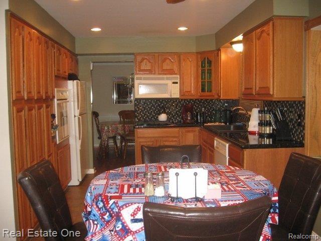 32459 Kelly Road Fraser, MI 48026 - Photo 10 of 18 KITCHEN