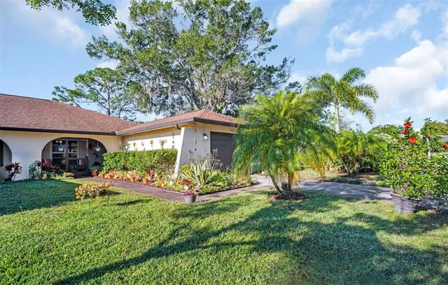 $289,900 | 3481 MacLaren Drive, Palm Harbor, FL 34684