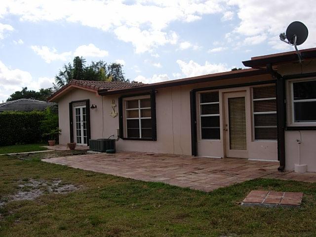74 Southwest 9th Avenue Boca Raton, FL 33486 - Photo 2 of 9 ExteriorRear