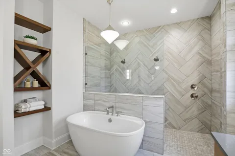 $2,500,000 | 6761 Wellington Circle, Zionsville, IN 46077