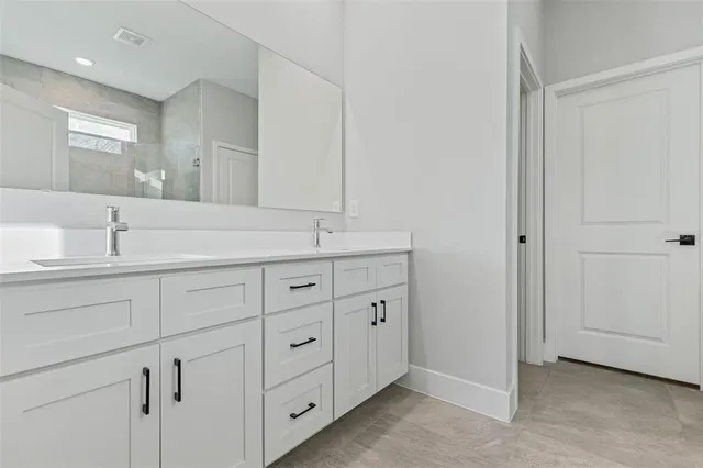 a bathroom that has a toilet and a bath tub