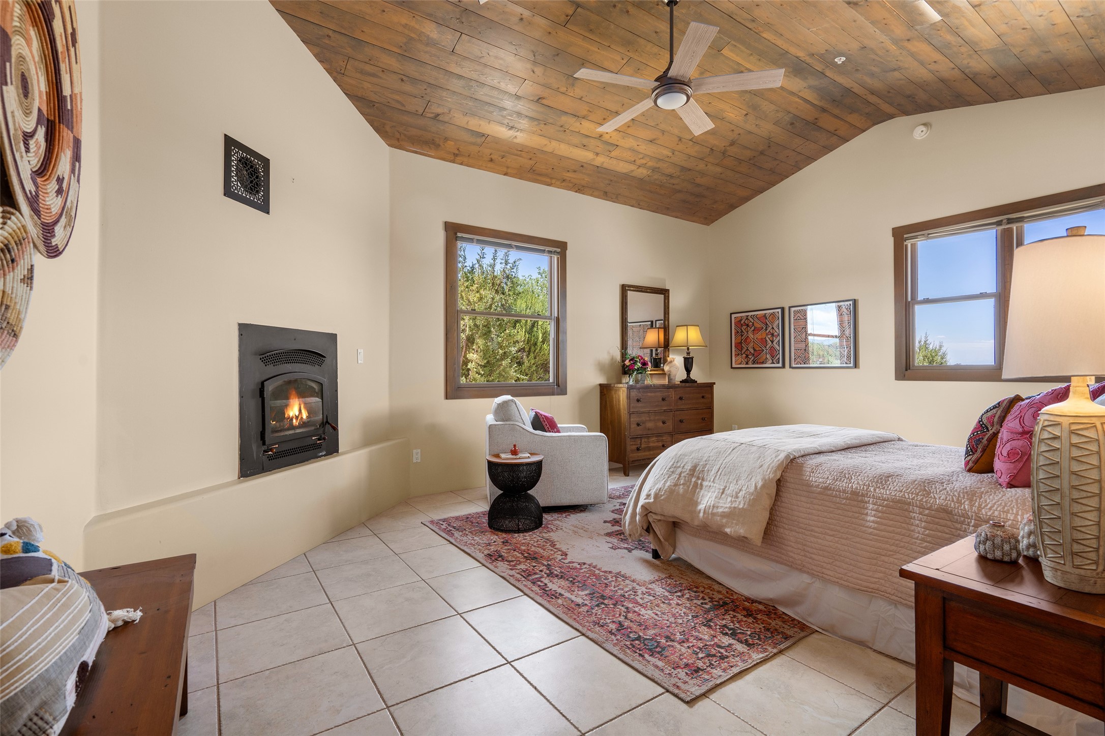 15 Rancho Mañana Santa Fe, NM 87506 - Photo 22 of 27 Casita primary bedroom