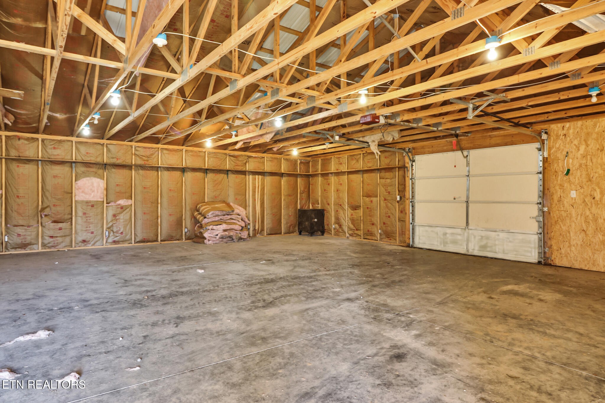 1065 Old Grimsley Road Grimsley, TN 38565 - Photo 31 of 43 a view of a garage