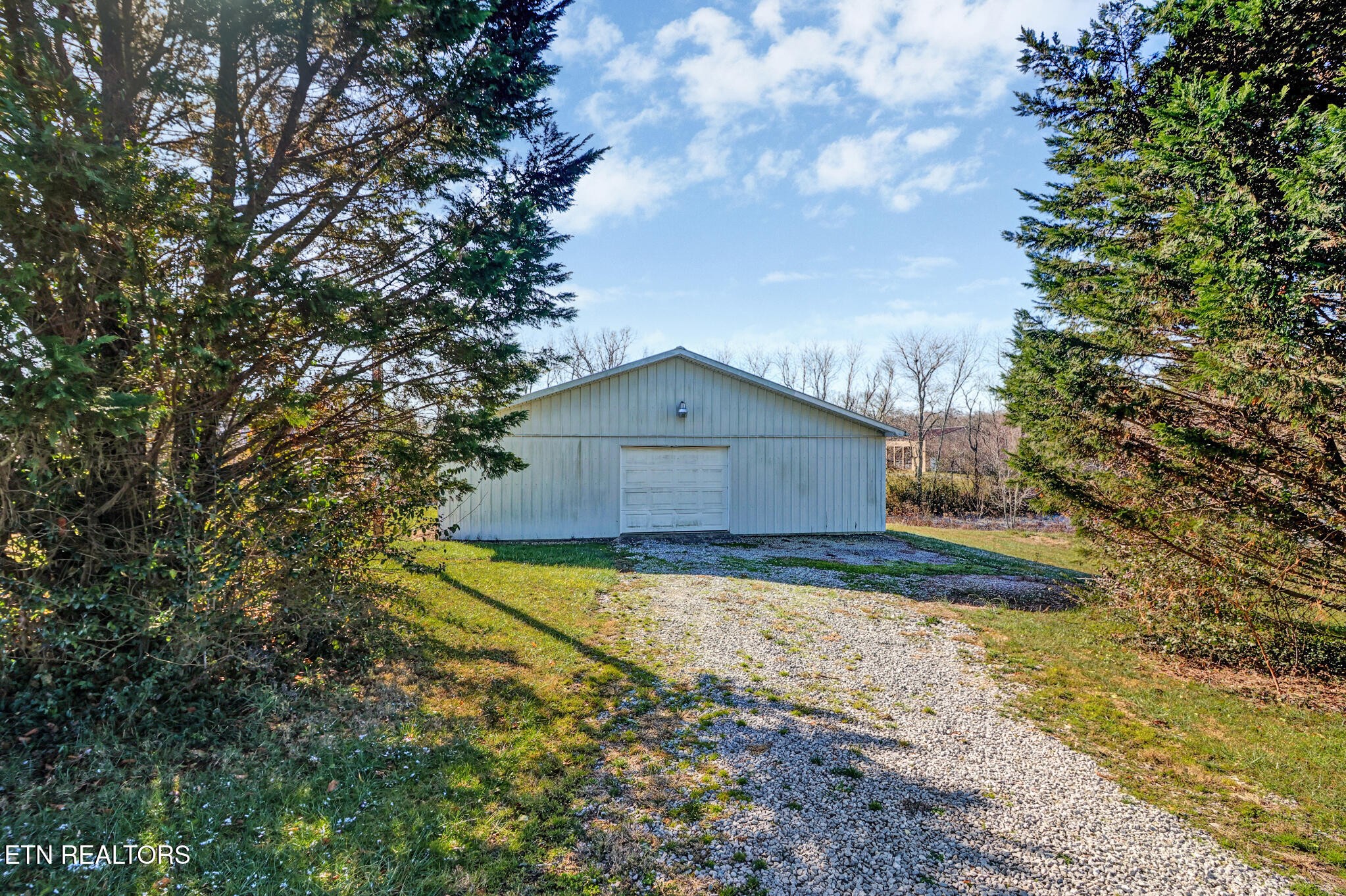 1065 Old Grimsley Road Grimsley, TN 38565 - Photo 33 of 43 a backyard of a house