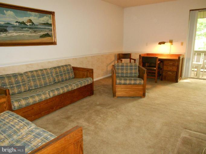 116 Cross Keys Road, Unit E Baltimore, MD 21210 - Photo 8 of 16 Living Room