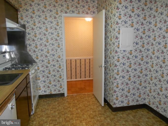 116 Cross Keys Road, Unit E Baltimore, MD 21210 - Photo 9 of 16 Kitchen