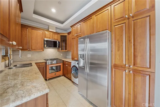 $4,750 | 216 North Buena Vista Street, Burbank, CA 91505