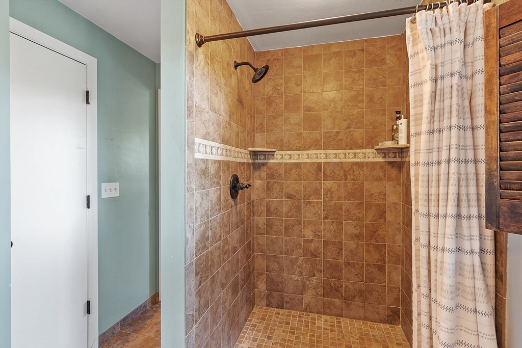 72 Central Street Berlin, MA 01503 - Photo 18 of 38