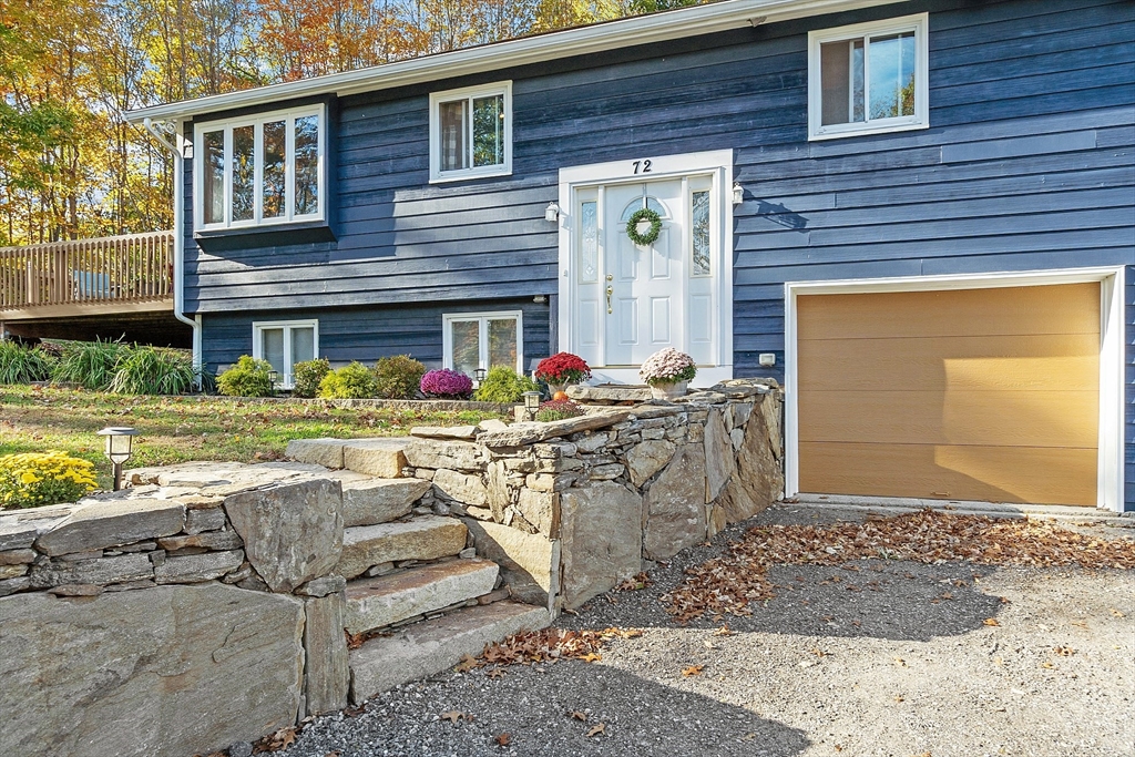 72 Central Street Berlin, MA 01503 - Photo 4 of 38
