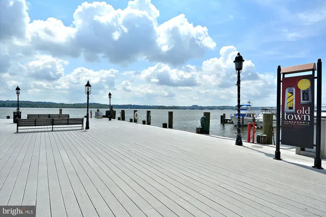 $3,000 | 101 North West Street, Alexandria, VA 22314