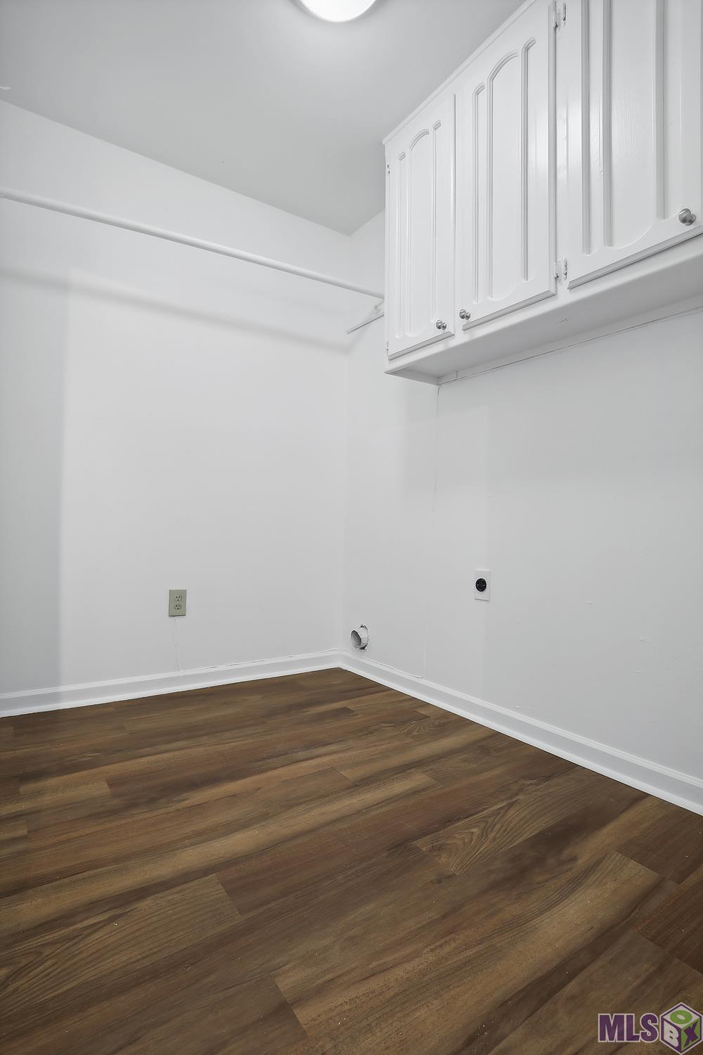 25905 Oakley Road Denham Springs, LA 70726 - Photo 4 of 18 Large Laundry w/ Cabinets