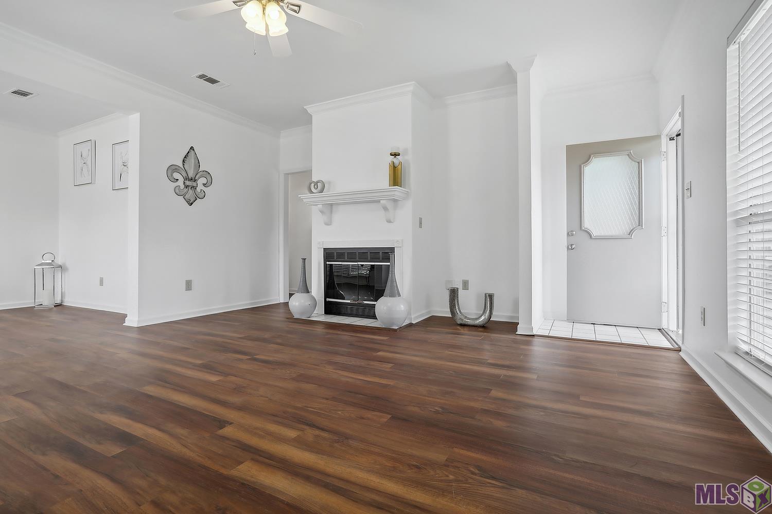 25905 Oakley Road Denham Springs, LA 70726 - Photo 5 of 18 Elegant Front Glass Door & Living Room
