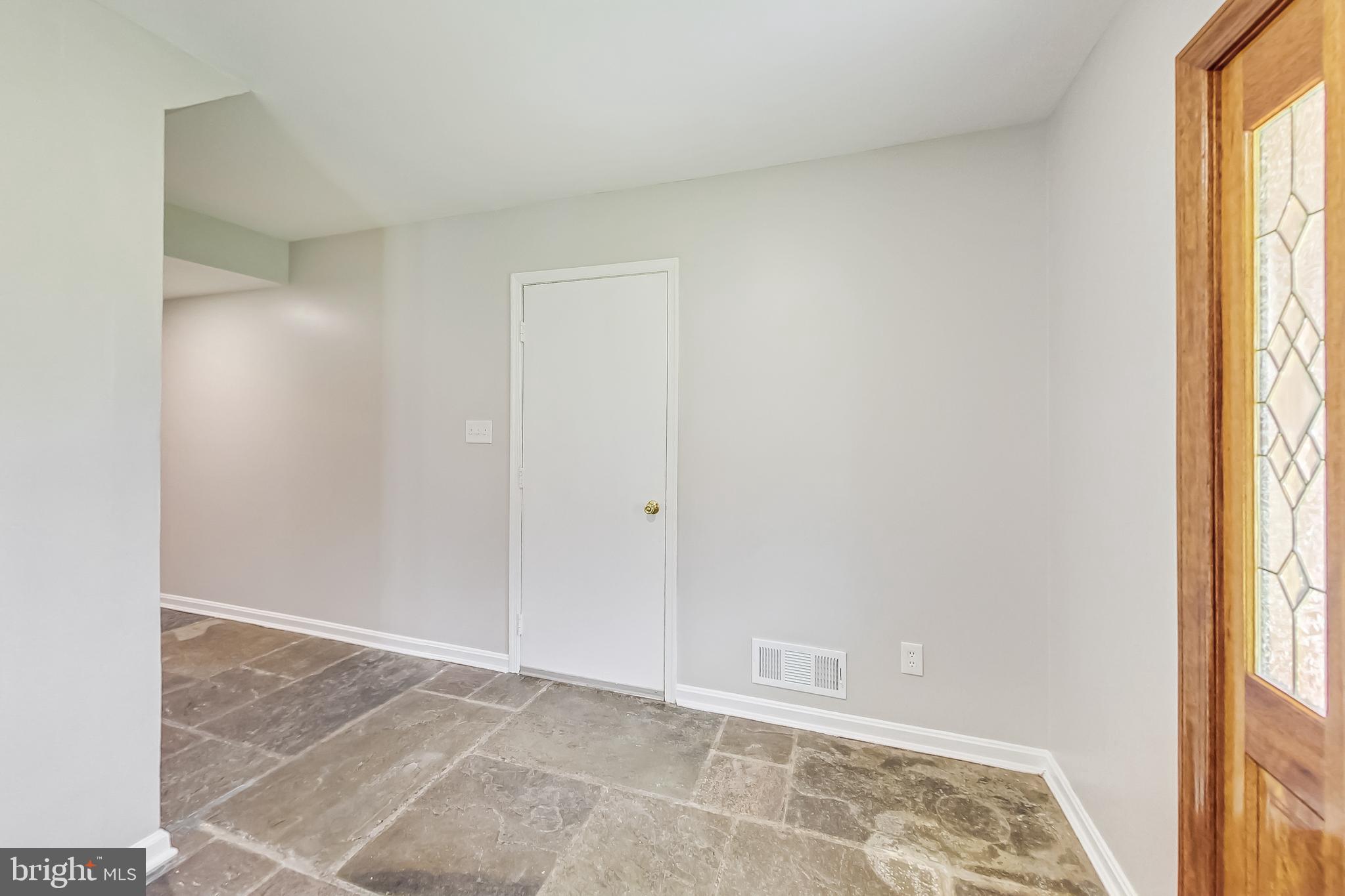 8403 Postoak Road Potomac, MD 20854 - Photo 5 of 28