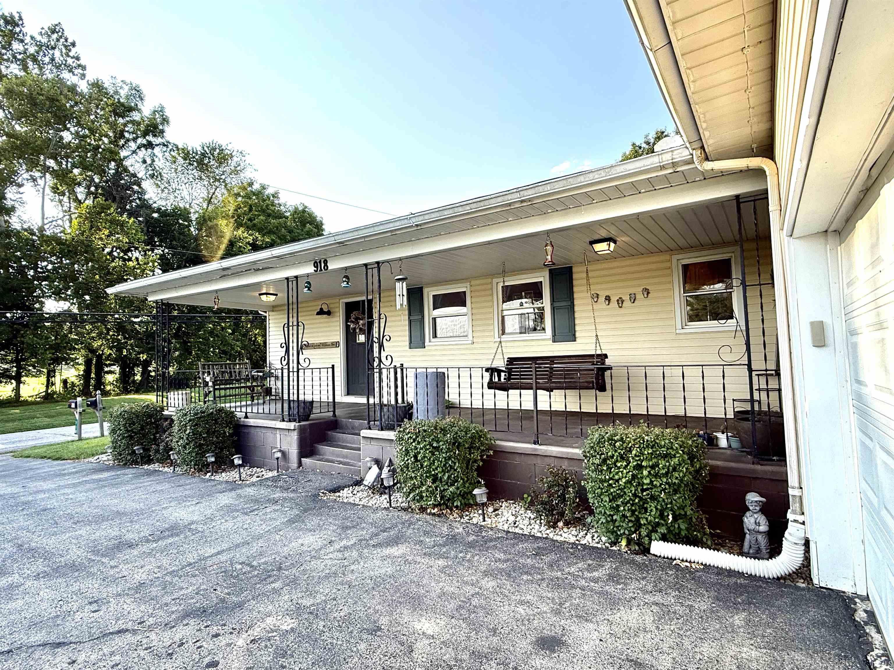 918 Old Farm Road Bedford, IN 47421 - Photo 2 of 23