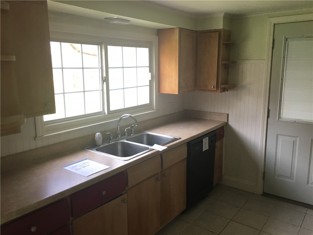 219 Money Hill Road Glocester, RI 02814 - Photo 14 of 28 Gallery Image 14