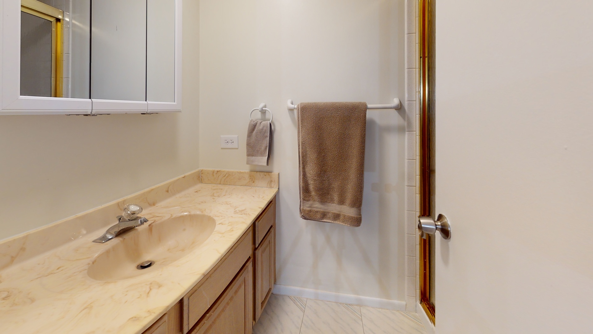 1017 Weeping Willow Drive Wheeling, IL 60090 - Photo 27 of 34 a bathroom with a sink and mirror