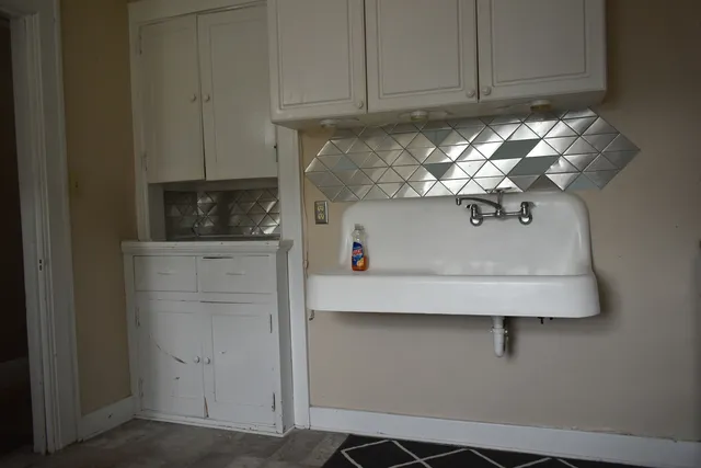 $325,000 | 330 East Locust Street, Watseka, IL 60970